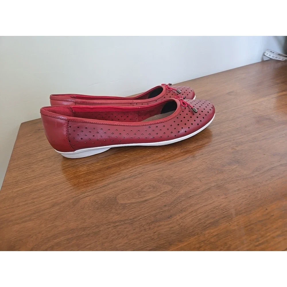 Clarks Collection Red Leather Perforated Soft Cushion Ballet Flats Womens 9